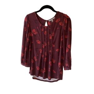 NEW Daniel Rainn Maroon Floral Blouse S Pintuck Pleats Keyhole Back